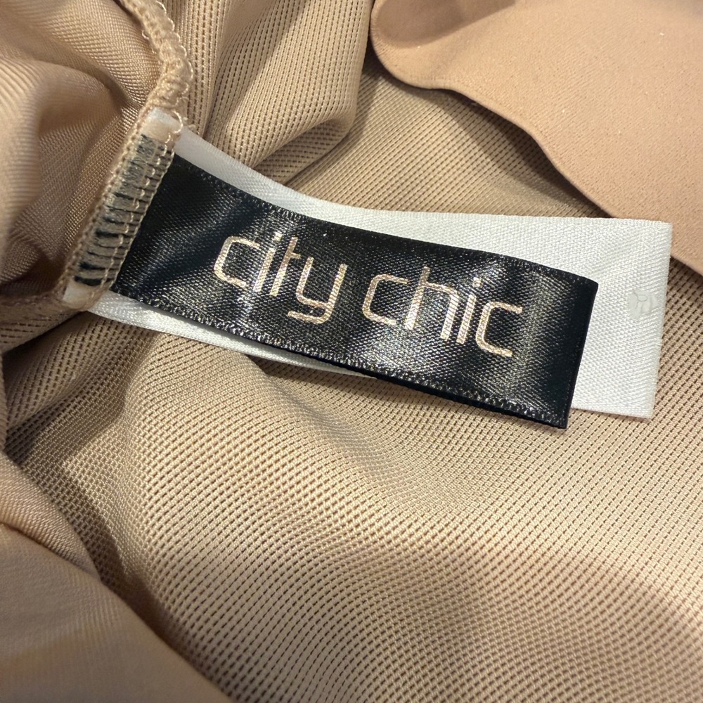 City Chic Nude Plunge Low Back Shapewear Bodysuit Size M 18 Style 00212234 - Picture 2 of 7